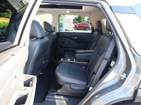 Certified 2025 Nissan Pathfinder Platinum FWD image 24