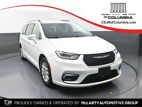 Used 2022 Chrysler Pacifica Touring-L FWD image 1