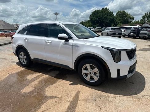 Certified 2026 Kia Sorento LX FWD image 17
