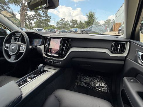 Certified 2025 Volvo XC60 B5 Plus AWD/4WD image 13