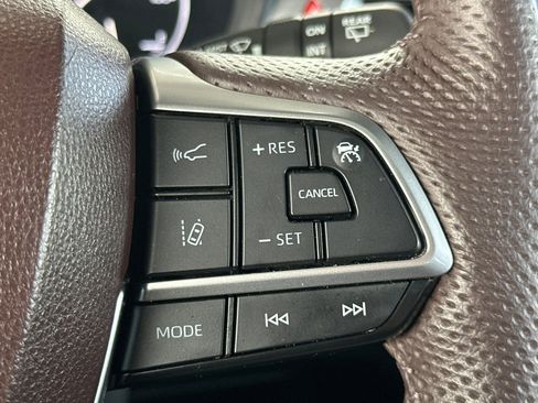 Certified 2024 Toyota Sienna Platinum image 30