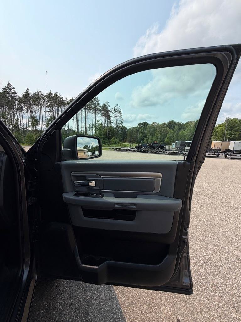 Used 2018 RAM 1500 Classic SLT AWD/4WD image 18