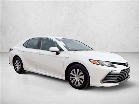 Used 2021 Toyota Camry LE image 6