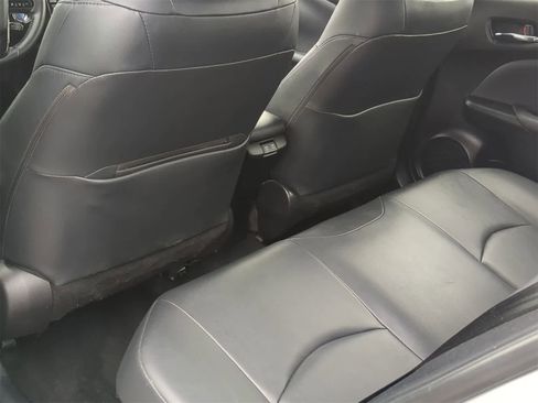 Used 2022 Toyota Prius L Eco image 18