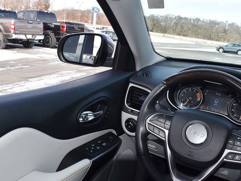 Used 2019 Jeep Cherokee Overland w/ Technology Group image 20