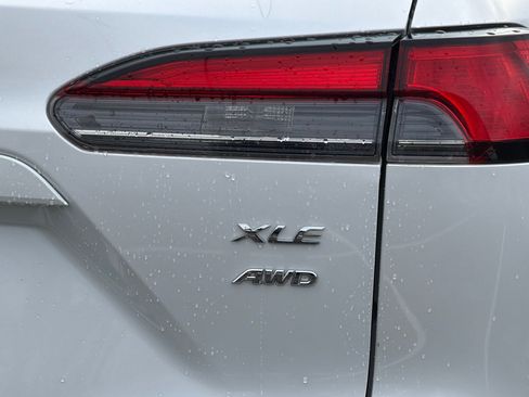 Used 2022 Toyota Corolla Cross XLE image 26