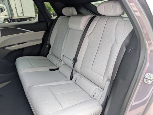 Used 2024 Cadillac Lyriq Luxury AWD/4WD image 18