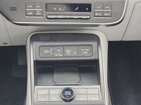 Used 2024 Hyundai Kona Limited FWD image 18