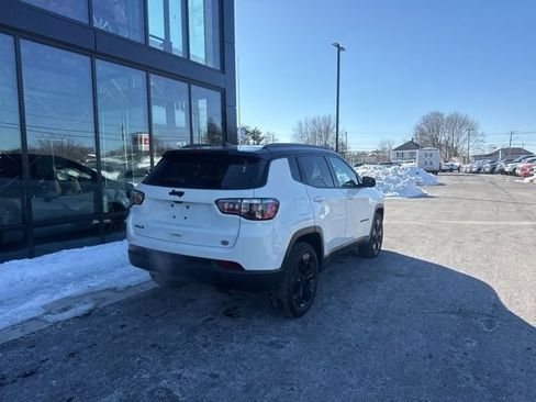 Used 2021 Jeep Compass Latitude AWD/4WD image 3