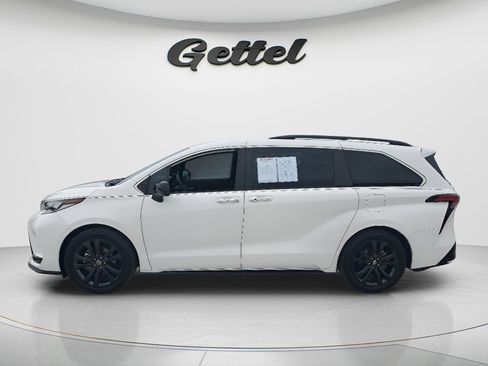 Certified 2023 Toyota Sienna XSE FWD image 7