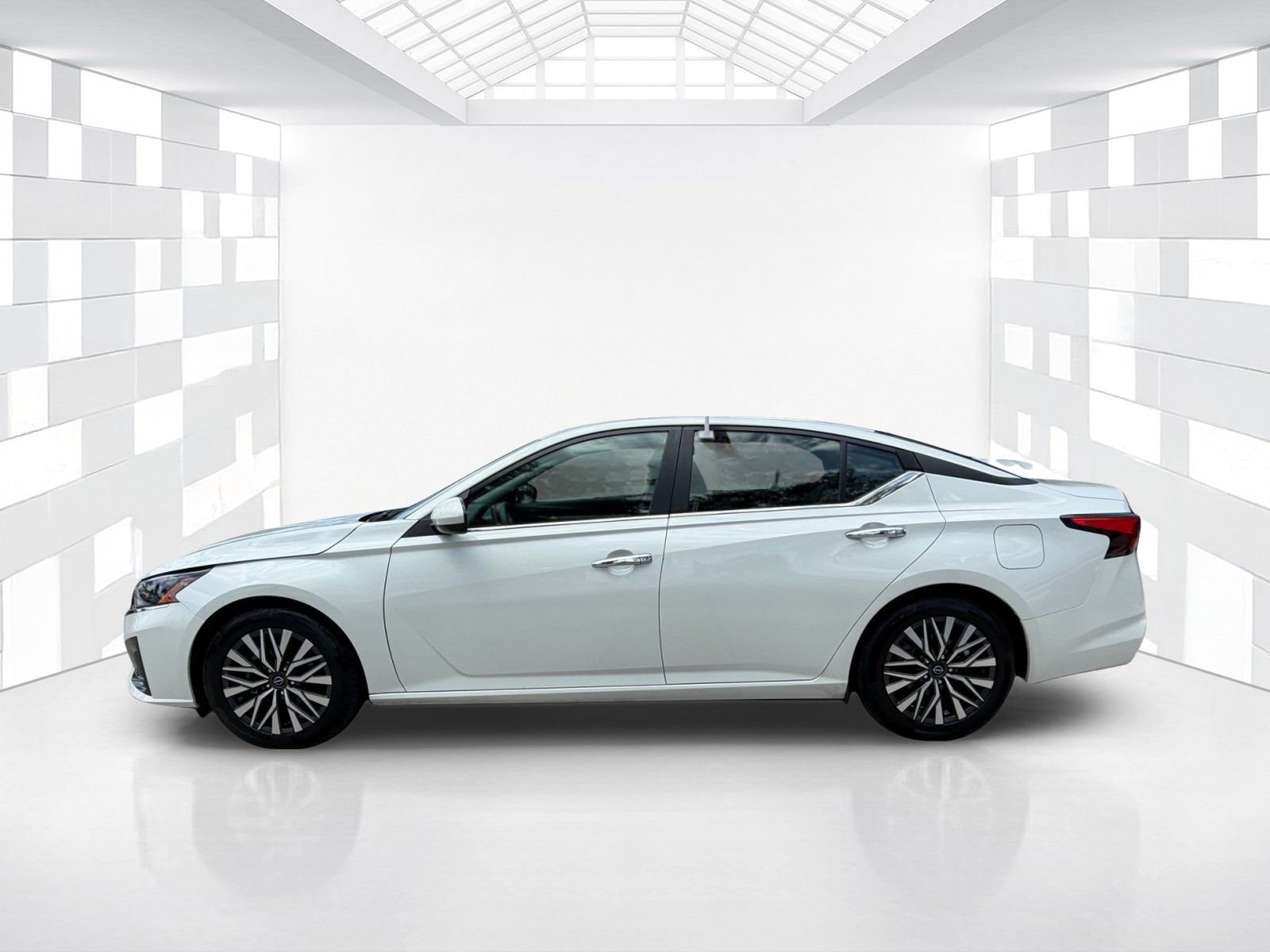 Certified 2023 Nissan Altima 2.5 SV FWD image 4