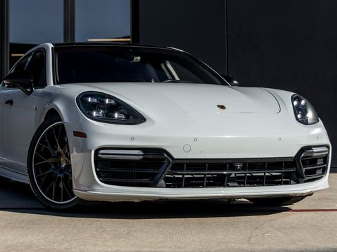 Used 2020 Porsche Panamera GTS image 9