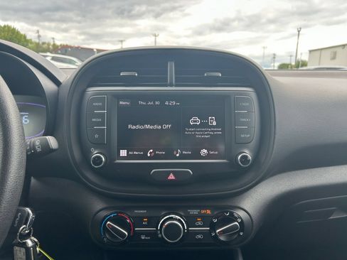 Used 2025 Kia Soul LX w/ LX Technology Package FWD image 14
