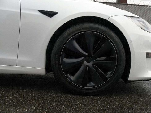 Used 2021 Tesla Model S Plaid image 9