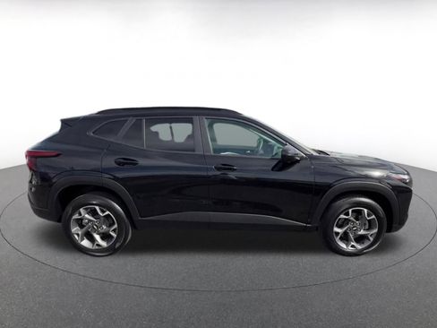 Used 2025 Chevrolet Trax LT image 16