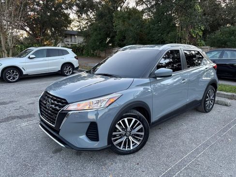 Used 2021 Nissan Kicks SV FWD image 2