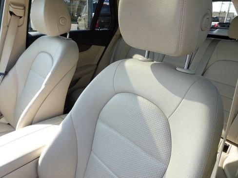 Used 2019 Mercedes-Benz GLC 300 4MATIC image 19