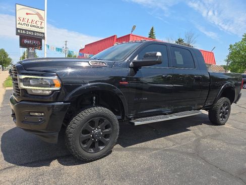 Used 2019 RAM 2500 Laramie AWD/4WD image 2