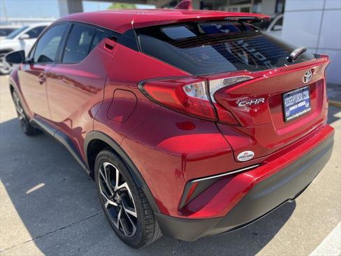 Used 2020 Toyota C-HR XLE image 8