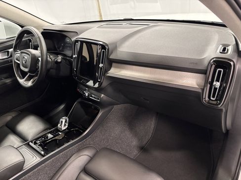 Certified 2025 Volvo XC40 B5 Plus image 16