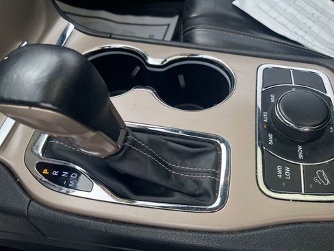 Used 2017 Jeep Grand Cherokee Limited image 27