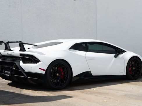 Used 2018 Lamborghini Huracan Performante image 4