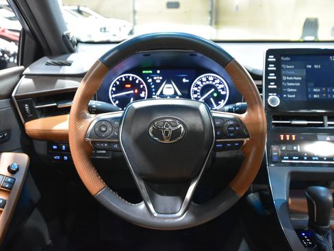 Used 2019 Toyota Avalon Limited image 18