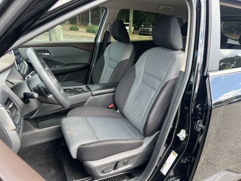 Used 2023 Nissan Rogue SV AWD/4WD image 15