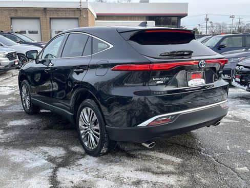 Used 2023 Toyota Venza Limited image 6