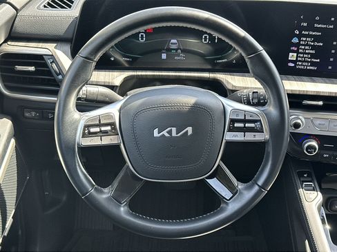 Used 2023 Kia Telluride EX w/ EX Captain's Chair Package FWD image 19