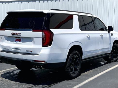 Used 2025 GMC Yukon XL AT4 w/ AT4 Premium Package AWD/4WD image 11