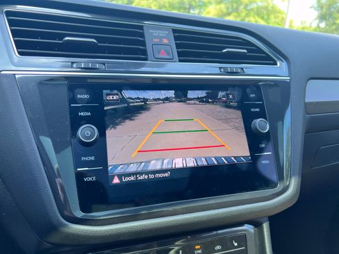 Used 2022 Volkswagen Tiguan SE FWD image 22