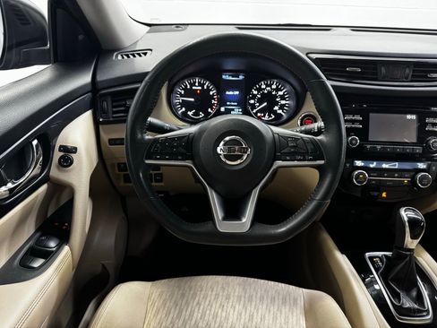 Used 2017 Nissan Rogue SV AWD/4WD image 15