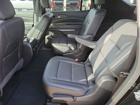 Certified 2025 Chevrolet Traverse LT image 24