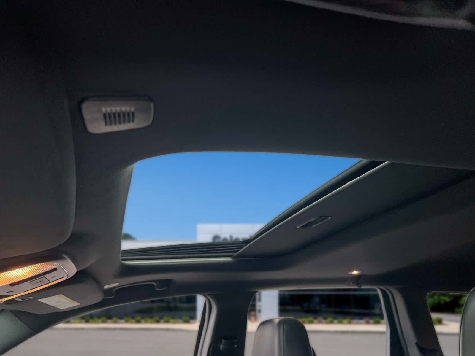 Used 2018 Jeep Grand Cherokee Altitude AWD/4WD image 24