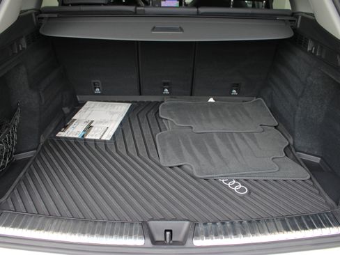Certified 2025 Audi Q5 Premium w/ Convenience Package AWD/4WD image 27