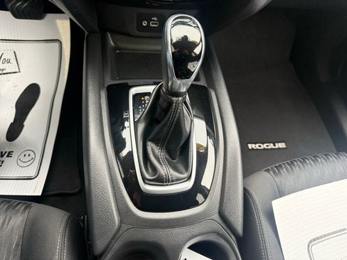 Used 2020 Nissan Rogue SV image 22