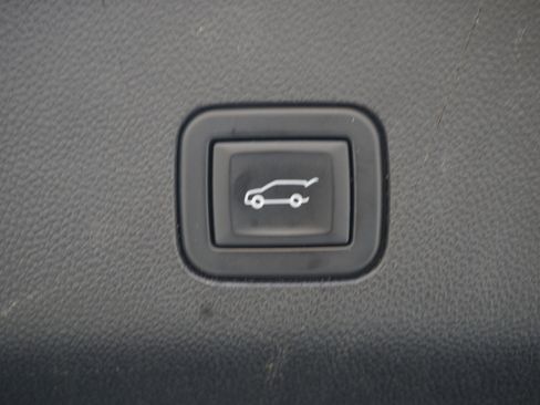 Used 2023 Chevrolet Suburban Z71 w/ Luxury Package image 21