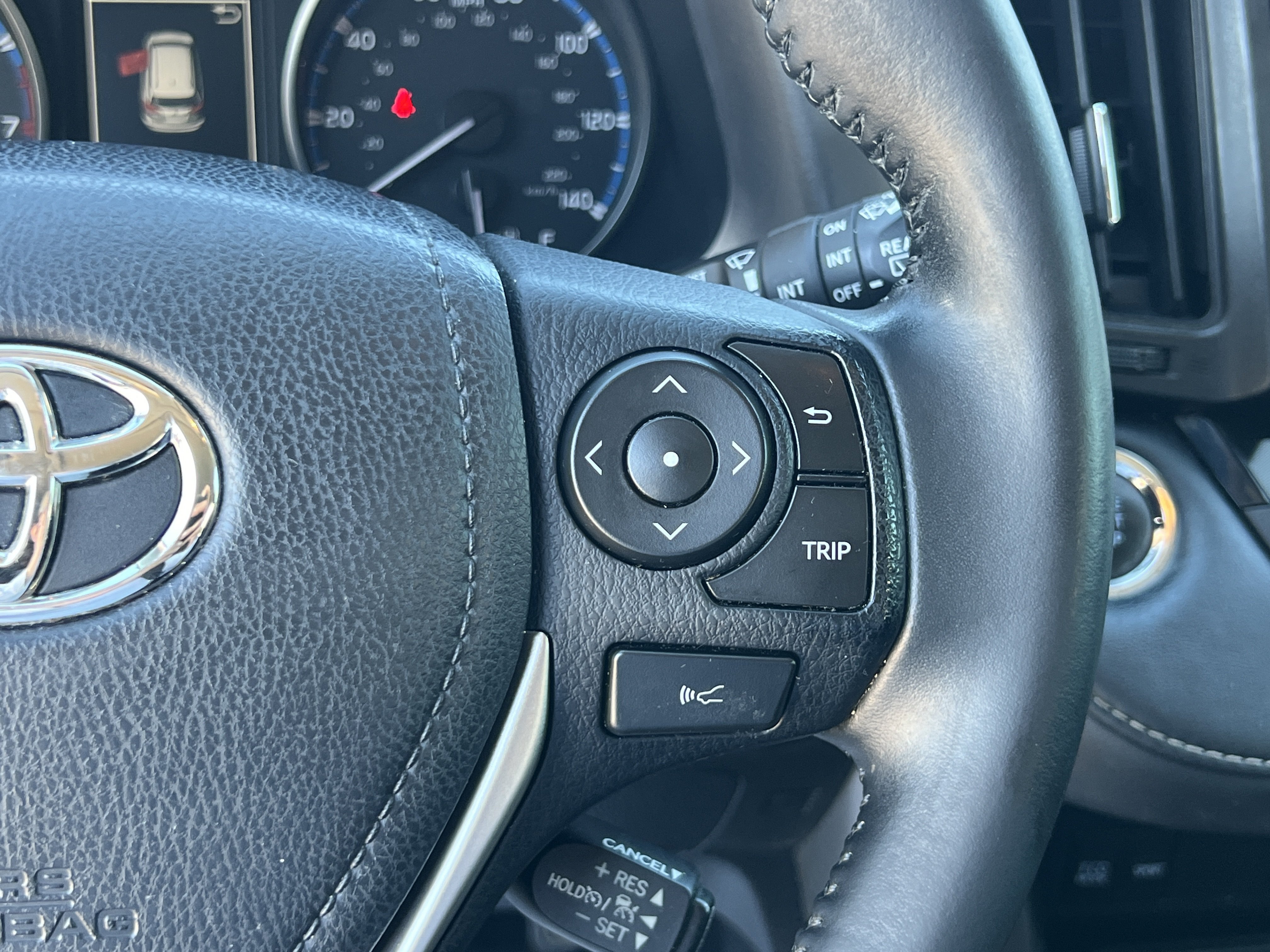 Used 2018 Toyota RAV4 XLE w/ Plus Extra Value Package FWD image 20