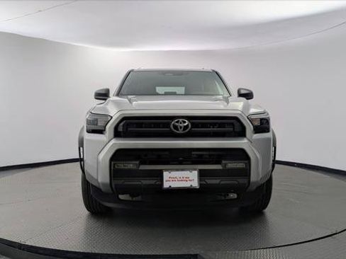 Used 2025 Toyota 4Runner SR5 AWD/4WD image 12