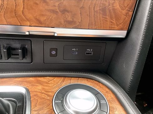Used 2022 Nissan Armada SL RWD image 35