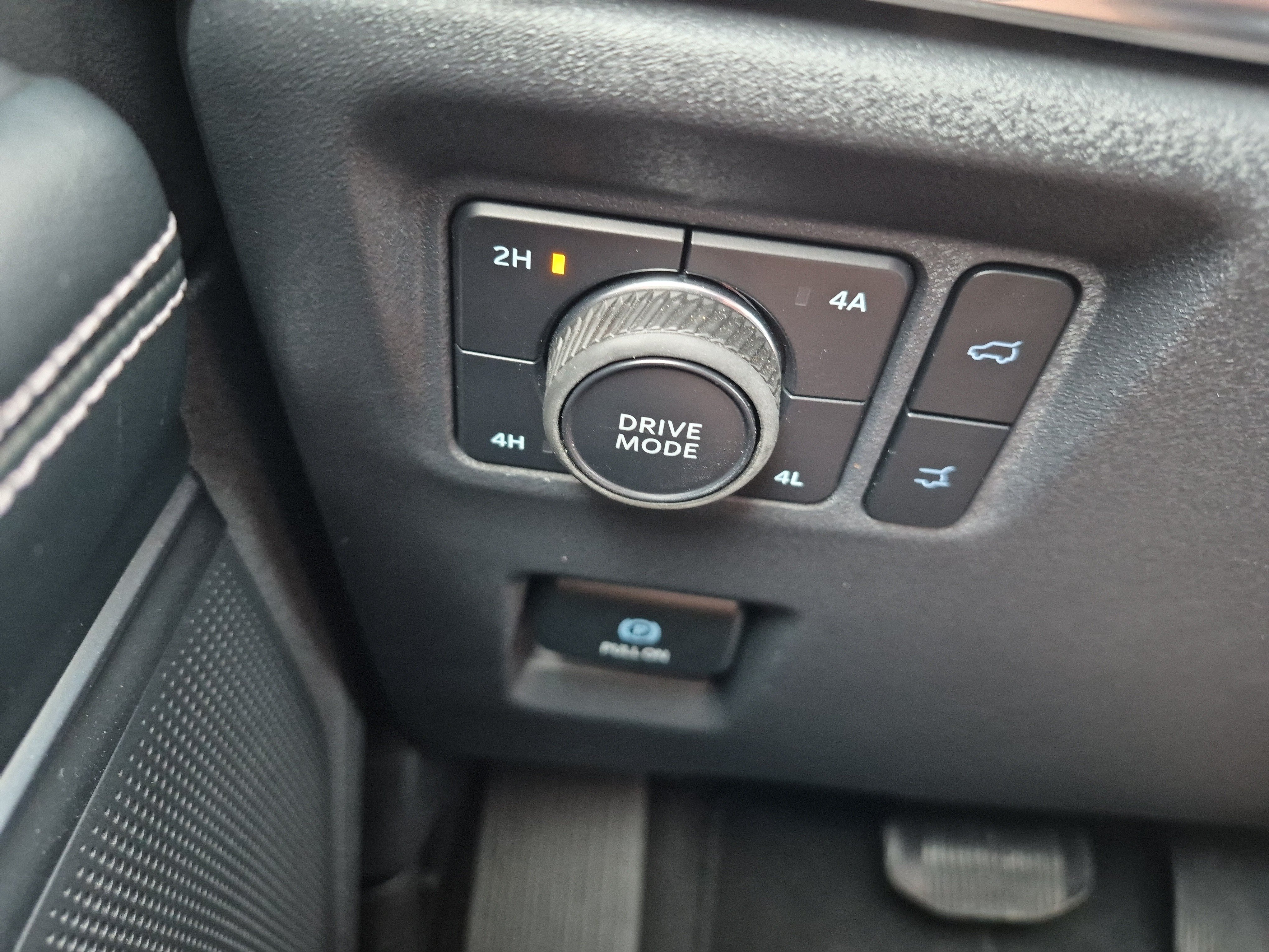 Used 2025 Ford Expedition Platinum w/ Stealth Performance Package AWD/4WD image 19