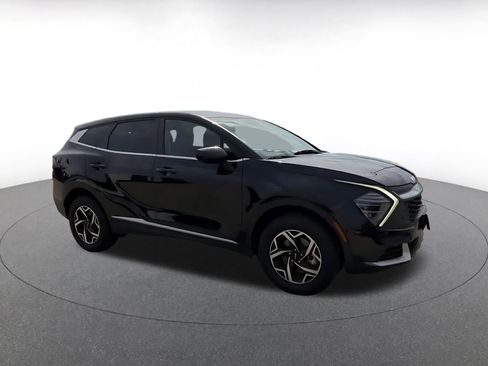 Used 2024 Kia Sportage LX AWD/4WD image 2