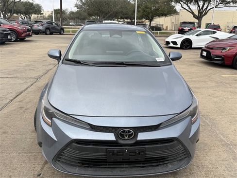 Used 2023 Toyota Corolla LE image 2