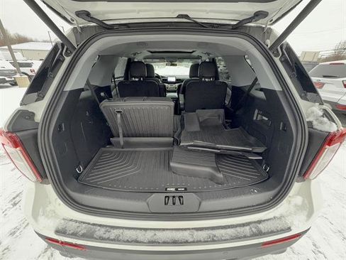 Certified 2023 Ford Explorer XLT w/ Equipment Group 202A image 4