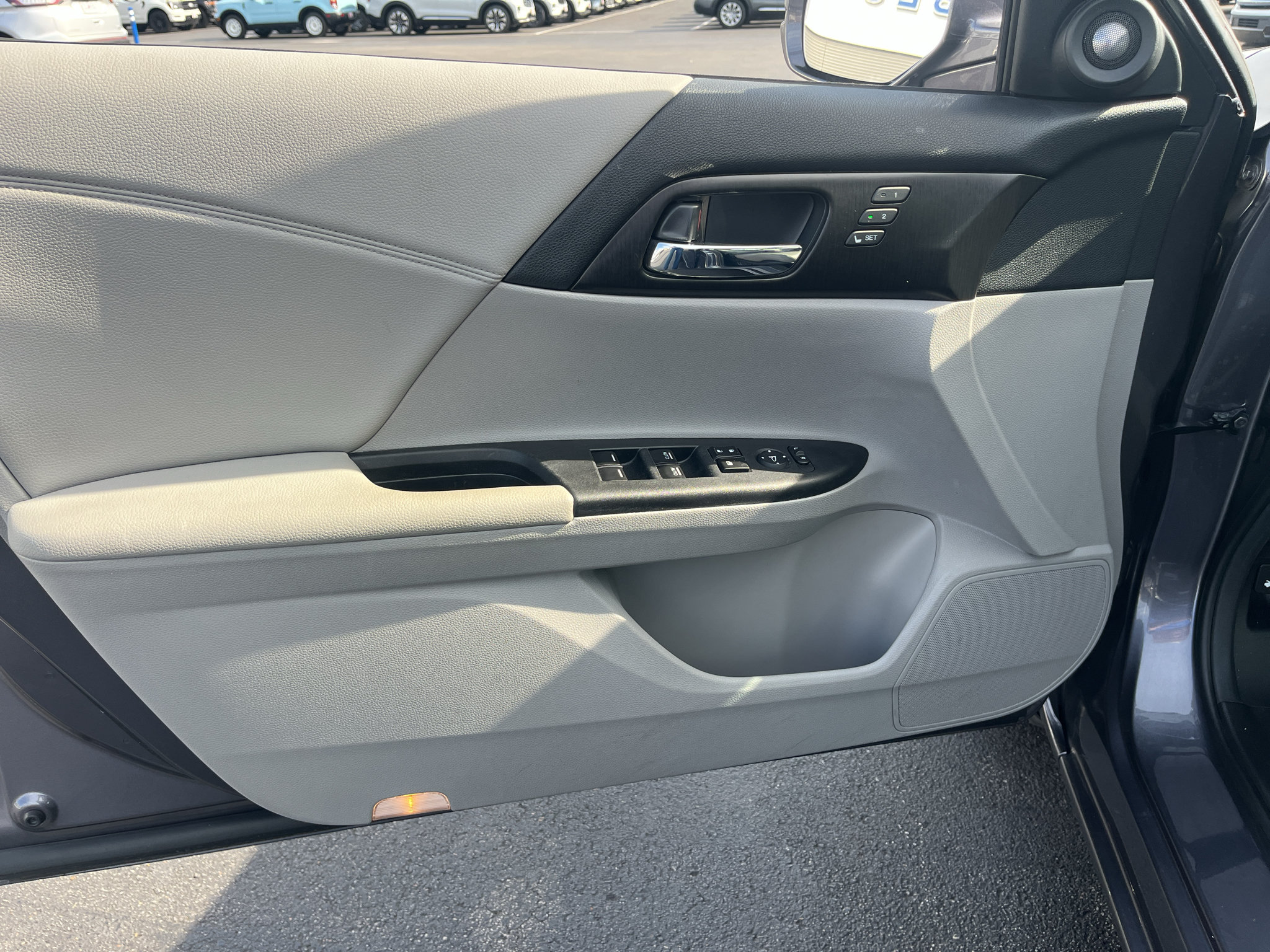 Used 2015 Honda Accord EX-L image 19