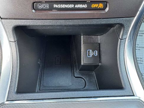 Used 2021 Ford Edge Titanium image 17