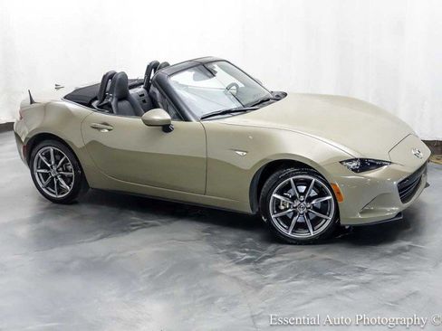 Used 2023 MAZDA MX-5 Miata Grand Touring RWD image 6