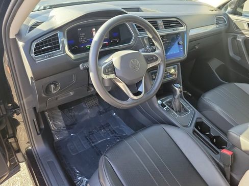 Used 2022 Volkswagen Tiguan SE image 23