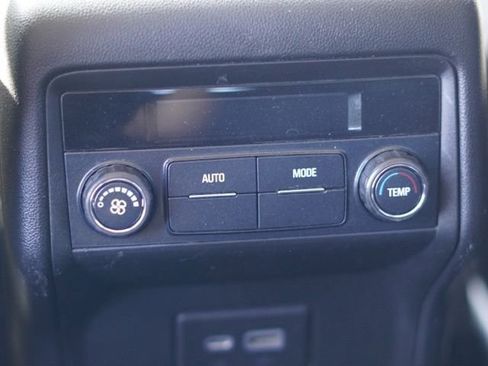 Used 2021 GMC Acadia SLE image 31